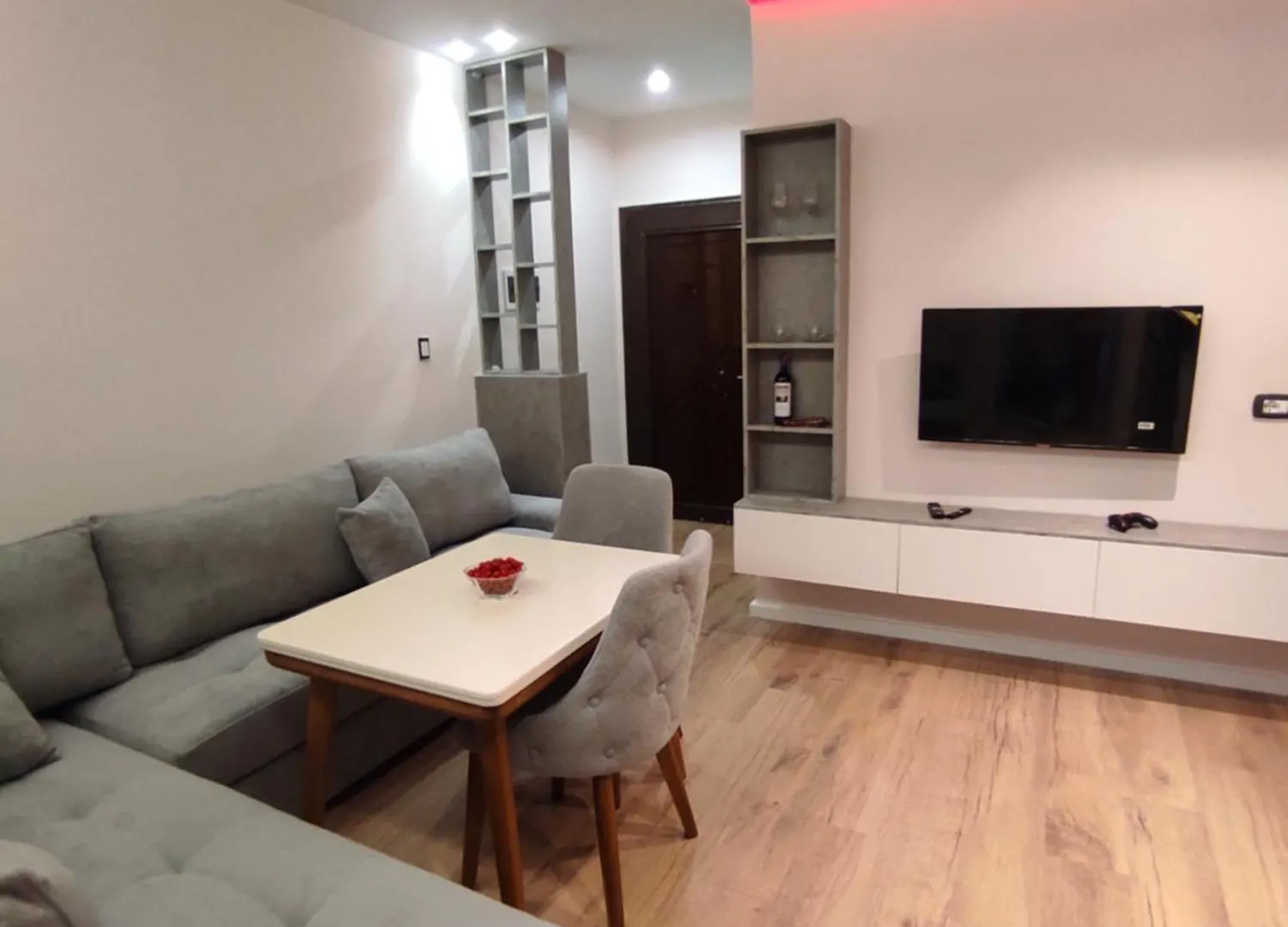 Floer Apartment Sarandë 別荘